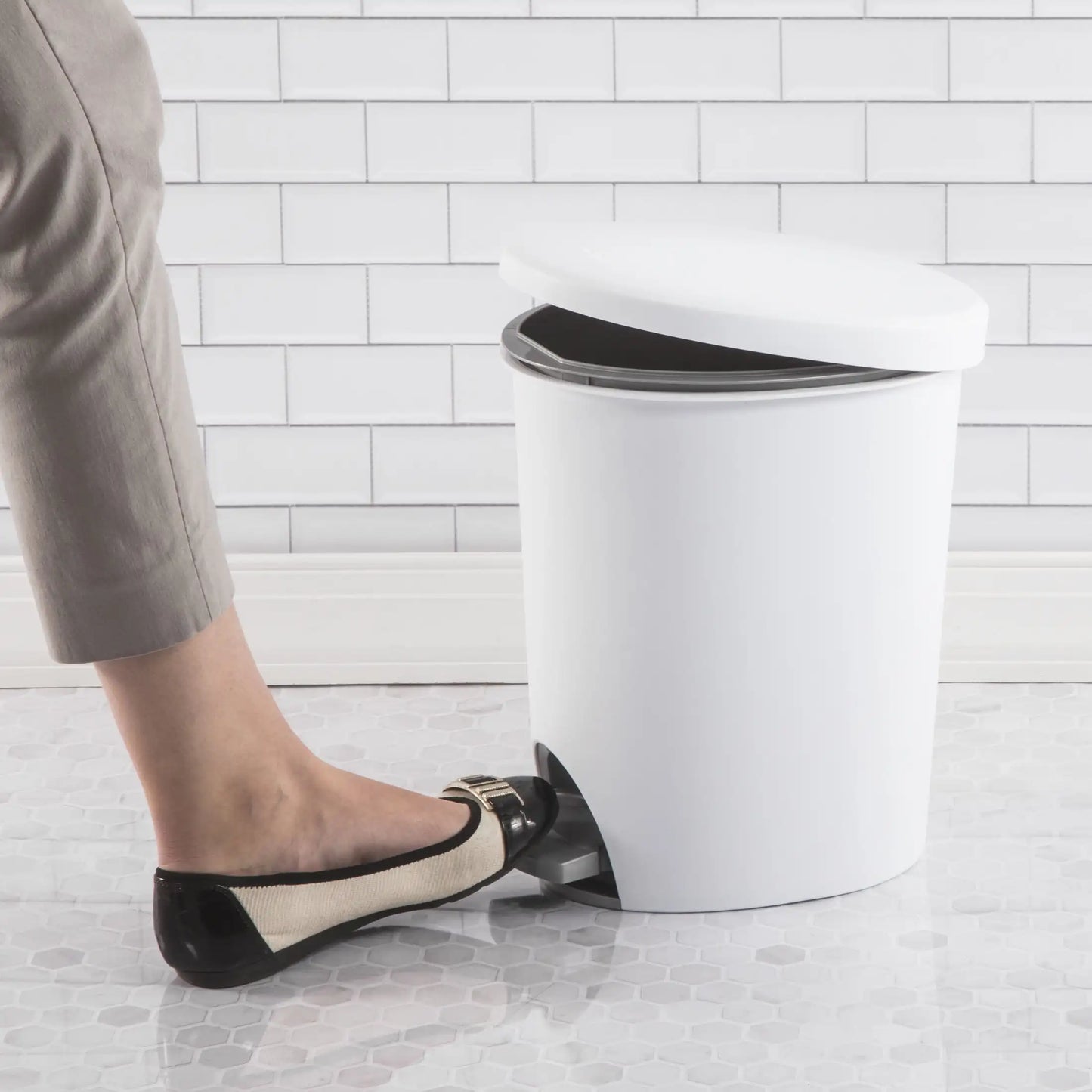 Small Bathroom Trash Can, 2.6 Gallon Plastic Garbage Bucket Bin with Step Lid, White