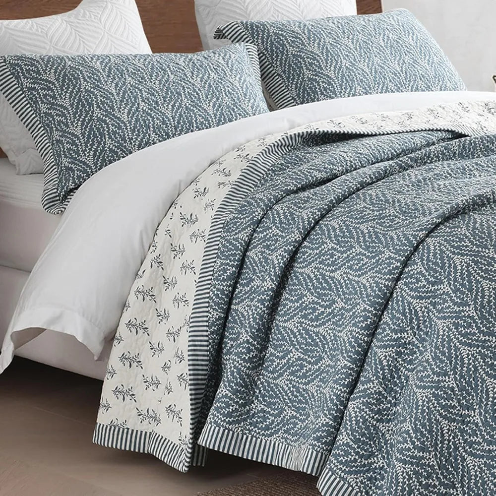 King Size Cotton Quilt Bedding Set with Botanical Pattern and Chic Lightweight Design
