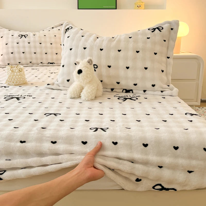100% artificial rabbit fur fitted sheet, plush embossed mattress protector, machine washable, suitable for home bedroom